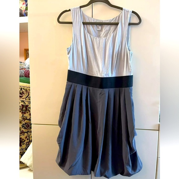 Elegant Two-Tone grey Sleeveless Dress H&M COLOR BLOCK BUBBLE  HEM SIZE 10 - Picture 1 of 8